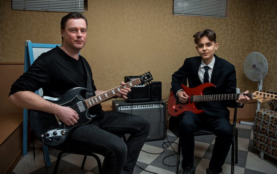 Александр Аксёнов уроки гитары в Школе Рока